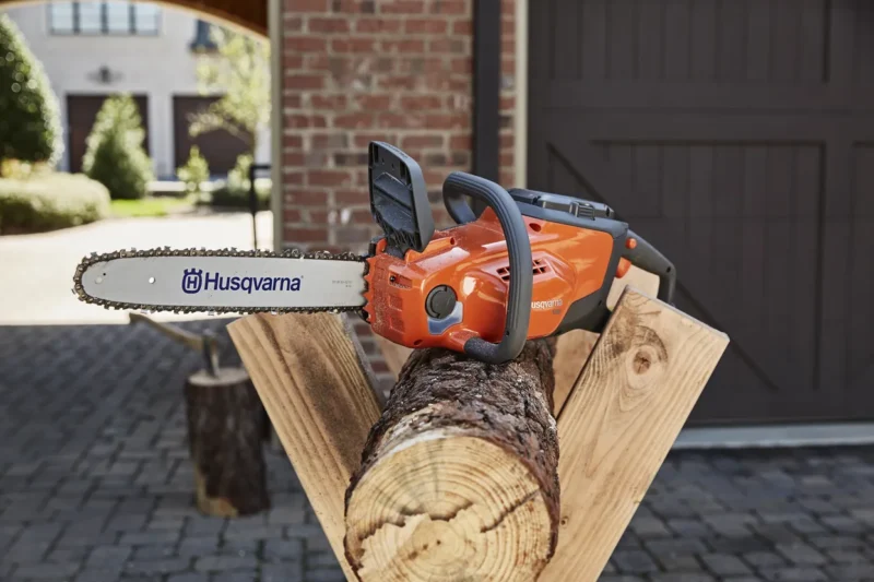 Model HUSQVARNA 120i z akumulatorem i ładowarką