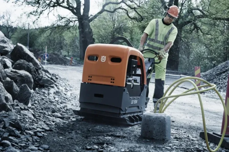 Zagęszczarka rewersyjna LG 504