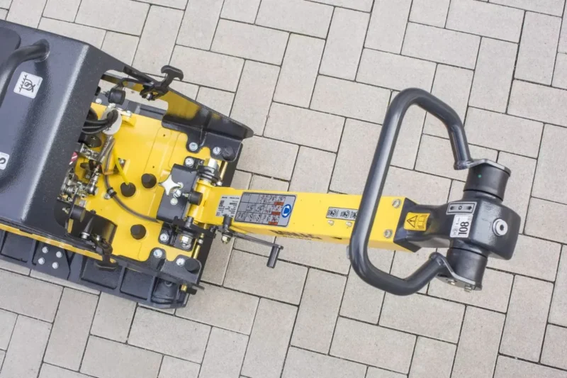 Rewersyjna zagęszczarka gruntu BOMAG BPR 25/40 D