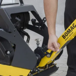 Rewersyjna zagęszczarka gruntu BOMAG BPR 25/50 D