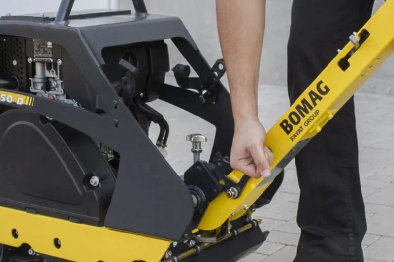 Rewersyjna zagęszczarka gruntu BOMAG BPR 25/50 D