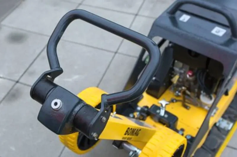 Dwukierunkowa zagęszczarka gruntu BOMAG BPR 25/50D STONEGUARD