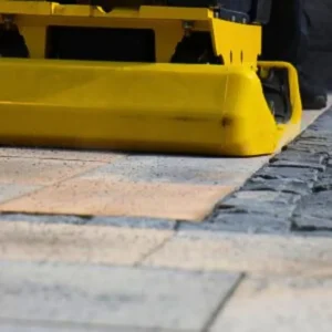 Dwukierunkowa zagęszczarka gruntu BOMAG BPR 25/50D STONEGUARD