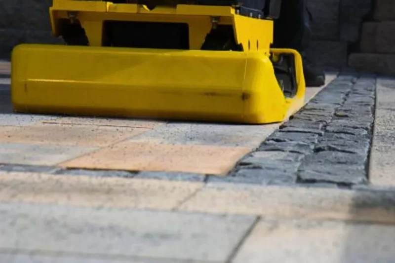 Dwukierunkowa zagęszczarka gruntu BOMAG BPR 25/50D STONEGUARD
