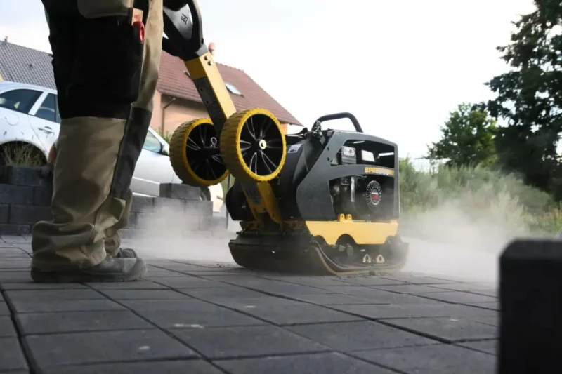Rewersyjna zagęszczarka gruntu BOMAG BPR 25/50