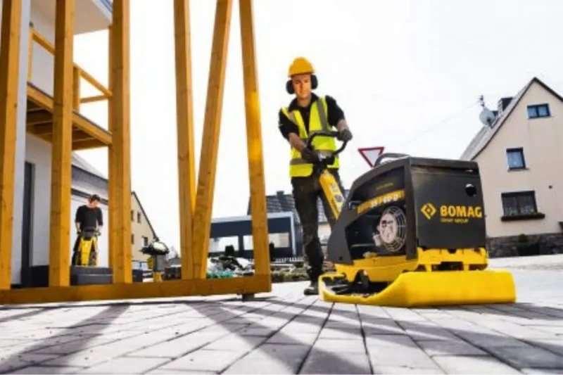 Dwukierunkowa zagęszczarka gruntu BOMAG BPR 35/60 D STONEGUARD