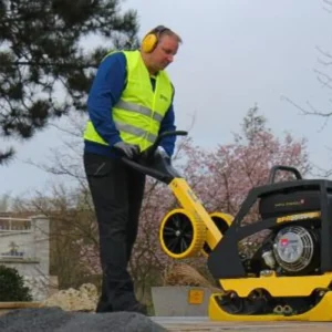 Dwukierunkowa zagęszczarka gruntu BOMAG BPR 35/60 STONEGUARD