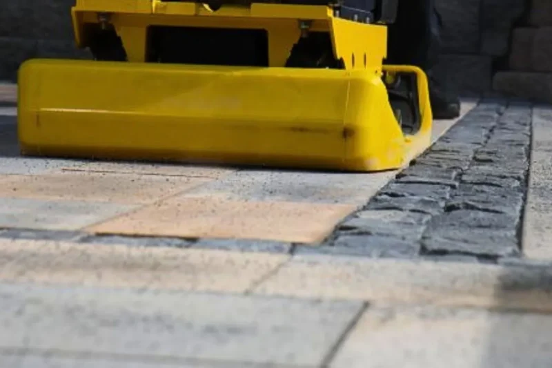 Dwukierunkowa zagęszczarka gruntu BOMAG BPR 35/60 STONEGUARD