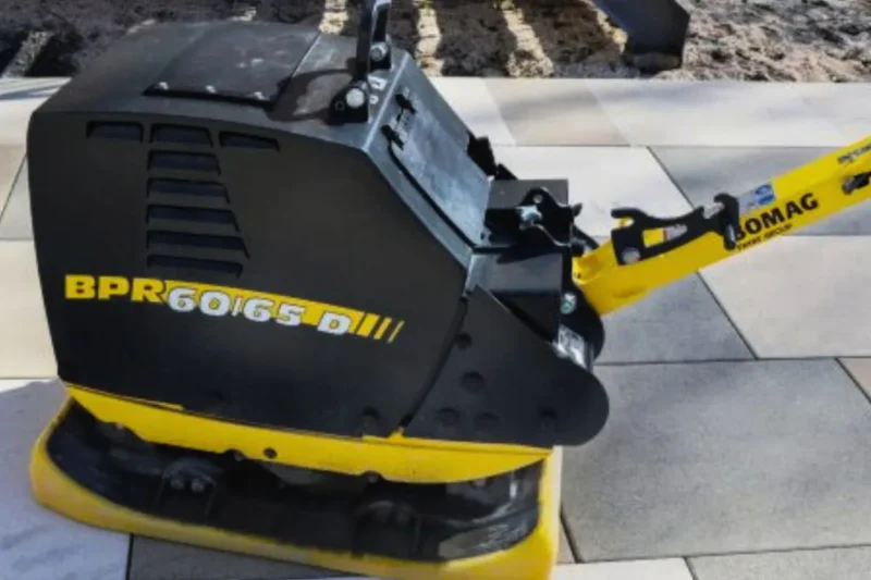 Dwukierunkowa zagęszczarka gruntu BOMAG BPR 60/65 D/E STONEGUARD