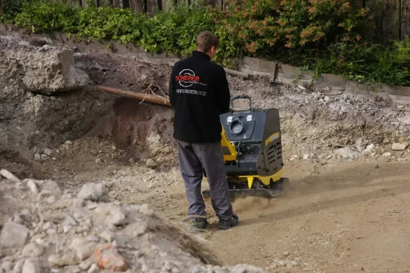 Dwukierunkowa zagęszczarka gruntu BOMAG BPR 70/70 D/E