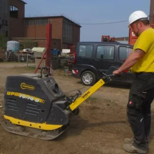 Dwukierunkowa zagęszczarka gruntu BOMAG BPR 70/70 D/E