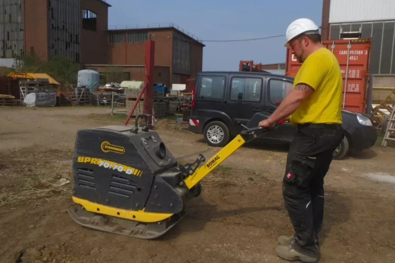 Dwukierunkowa zagęszczarka gruntu BOMAG BPR 70/70 D/E