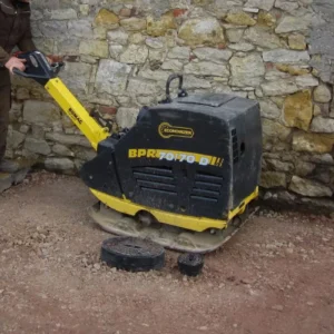Dwukierunkowa zagęszczarka gruntu BOMAG BPR 70/70 D/E