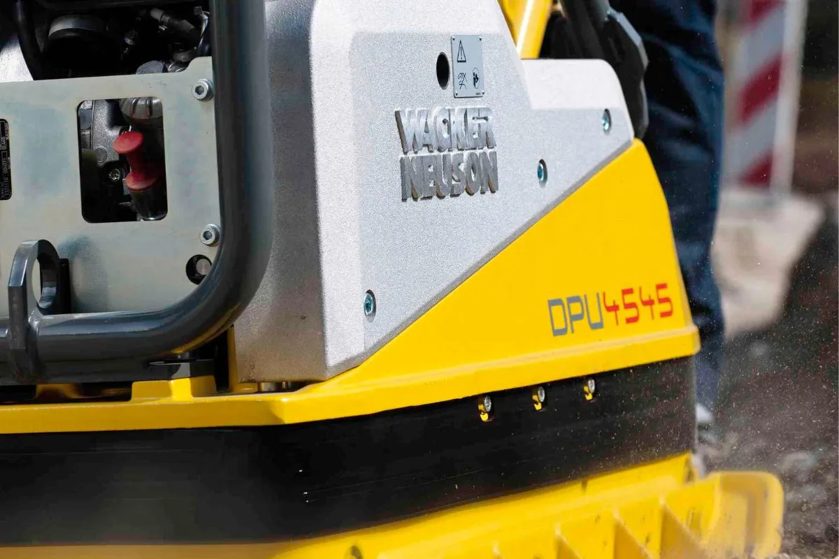 Dwukierunkowa zagęszczarka WACKER NEUSON DPU 4545 Heh Trendy w branży budowlanej na 2025 rok