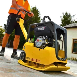 Dwukierunkowa zagęszczarka gruntu WACKER NEUSON DPU 2550 H