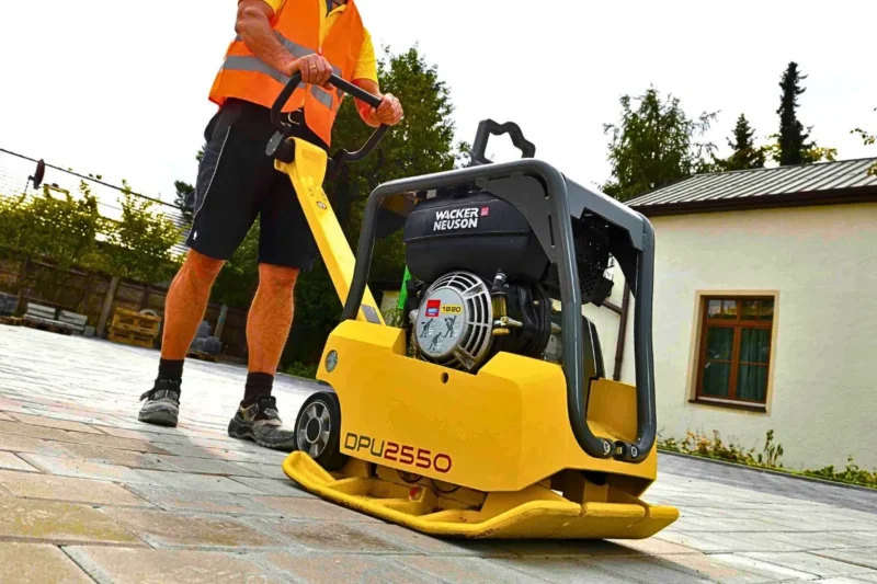 Dwukierunkowa zagęszczarka gruntu WACKER NEUSON DPU 2550 H