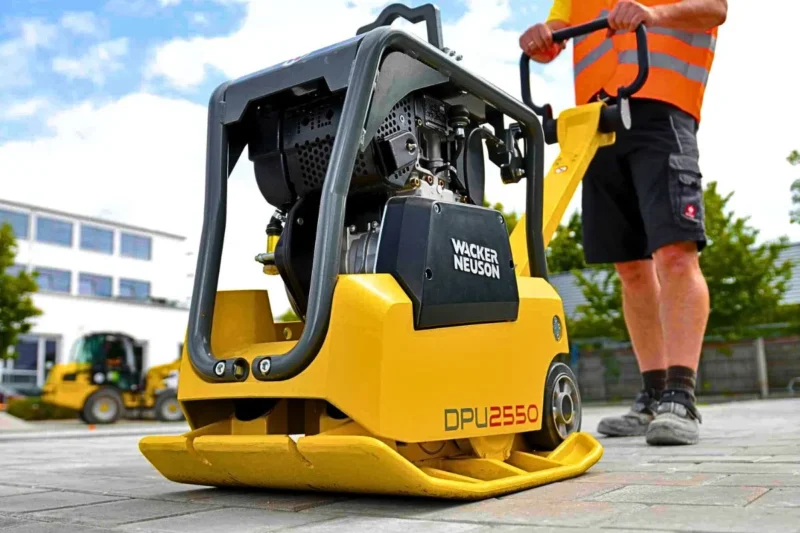 Dwukierunkowa zagęszczarka gruntu WACKER NEUSON DPU 2550 H