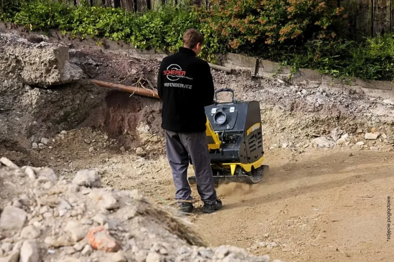 Dwukierunkowa zagęszczarka gruntu BOMAG BPR 70/70 D/E ECONOMIZER