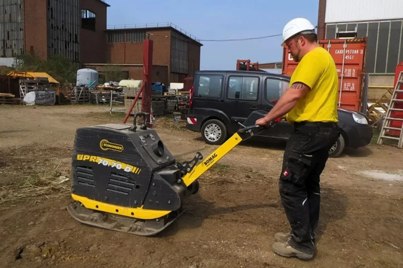 Dwukierunkowa zagęszczarka gruntu BOMAG BPR 70/70 D/E ECONOMIZER