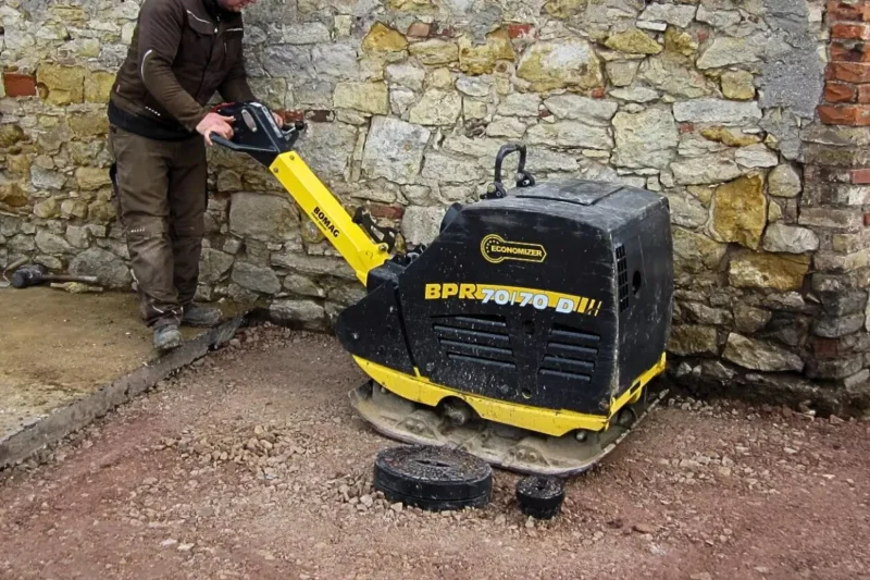 Dwukierunkowa zagęszczarka gruntu BOMAG BPR 70/70 D/E ECONOMIZER