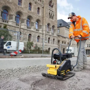 Jednokierunkowa zagęszczarka gruntu BOMAG BVP 18/45 E