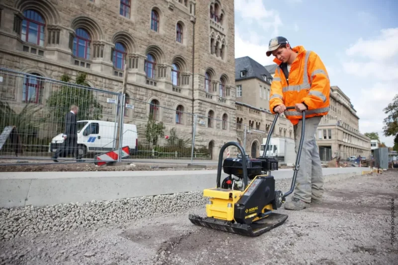 Jednokierunkowa zagęszczarka gruntu BOMAG BVP 18/45 E