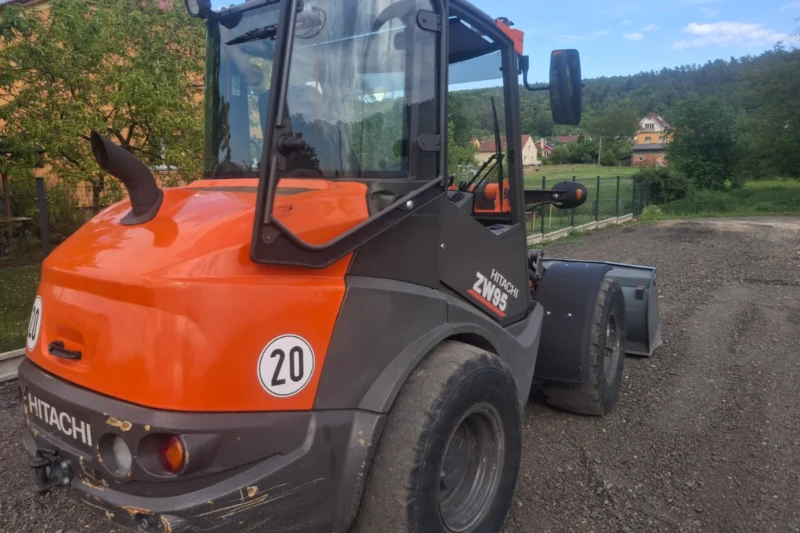Ładowarka HITACHI ZW95