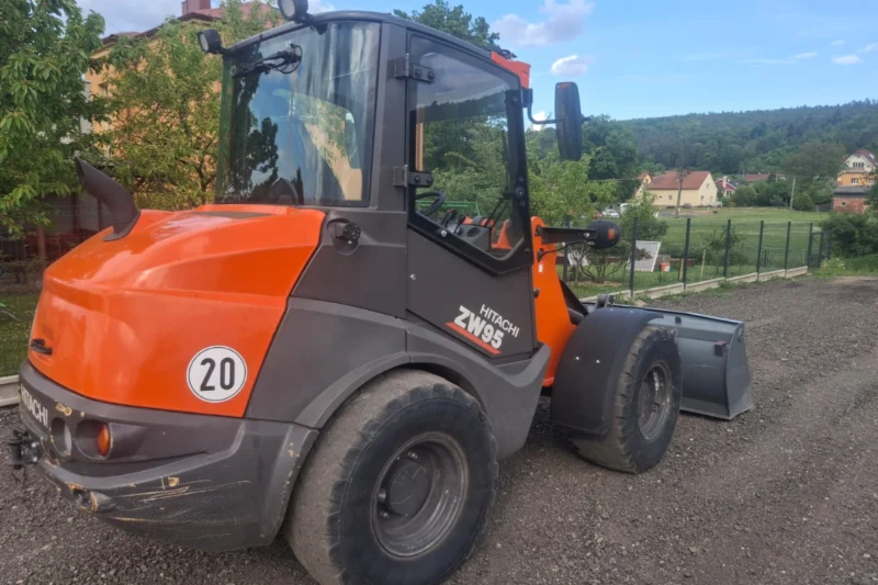 Ładowarka HITACHI ZW95