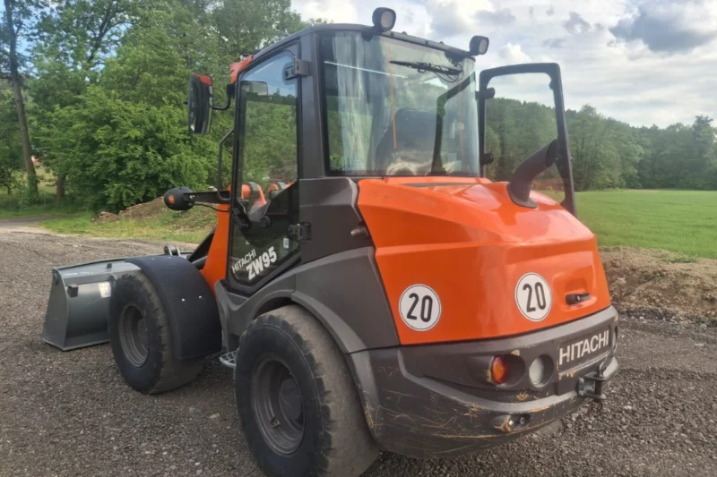 Ładowarka HITACHI ZW95