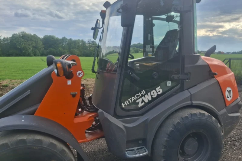 Ładowarka HITACHI ZW95