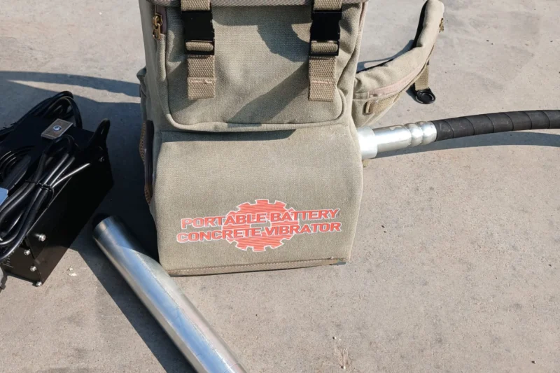 Wibrator plecakowy akumulatorowy Conmec CPV‑E Back Pack + buława 42mm wał 2m