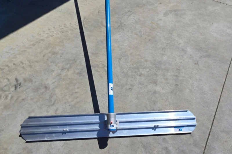 Aluminiowa listwa wygładzająca Beton Trowel Bullfloat BT350084 – 1200×200 mm + rury 3x1,8m