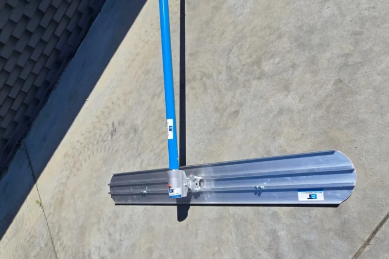 Aluminiowa listwa wygładzająca Beton Trowel Bullfloat BT350084 – 1200×200 mm + rury 3x1,8m