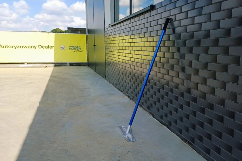Listwa ze szczotką do betonu Beton Trowel BT750056 1,2m z rurami (3 x 1,8 m)
