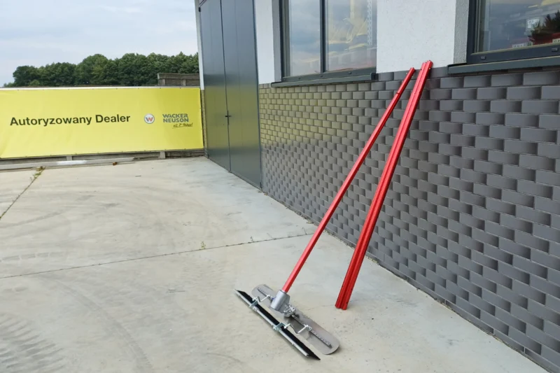 Listwa ze szczotką do betonu Beton Trowel BT750056 1,2m z rurami (3 x 1,8 m)