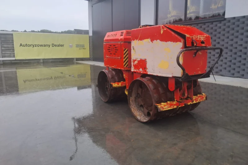 Mini walec okołkowany WACKER RT820/HT