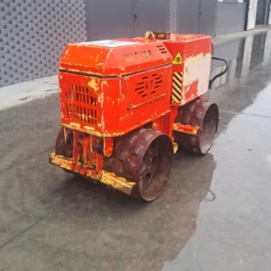 Mini walec okołkowany WACKER RT820/HT