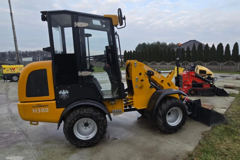 Kompaktowa ładowarka przegubowa HERACLES H380