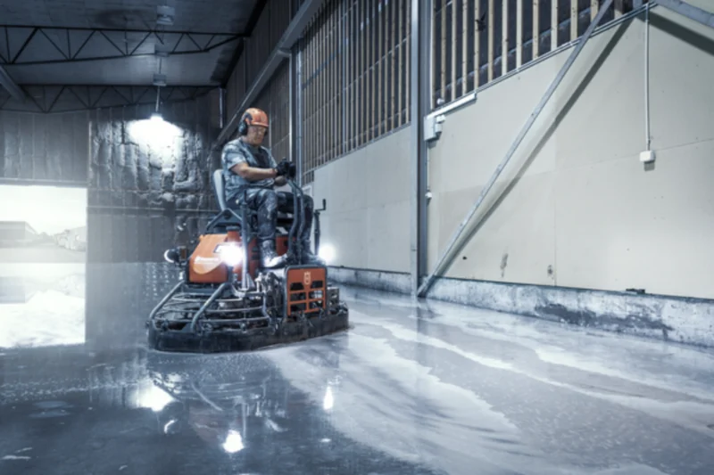 Zacieraczka samojezdna Husqvarna CRT 36 26A RIDE-ON TROWEL W/WHL | EU