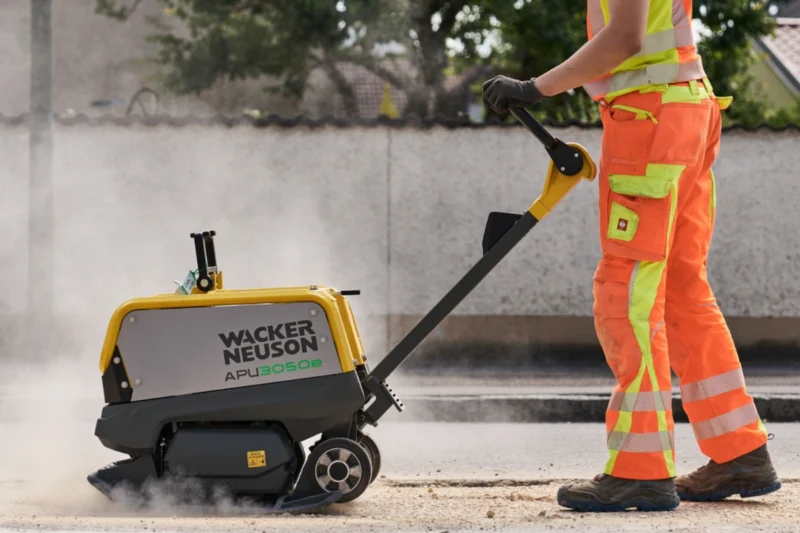 Zagęszczarka akumulatorowa rewersyjna WACKER NEUSON APU 3050E