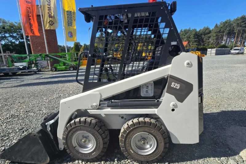 Mini ładowarka burtowa LGCM S25 4x4 Kubota – NOWA 2026